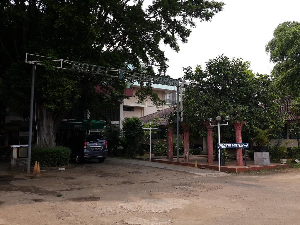 Reddoorz Plus Near Kebayoran Baru Blok S Jakarta Kültér fotó