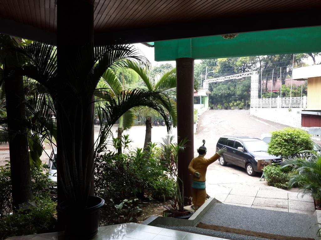 Reddoorz Plus Near Kebayoran Baru Blok S Jakarta Kültér fotó