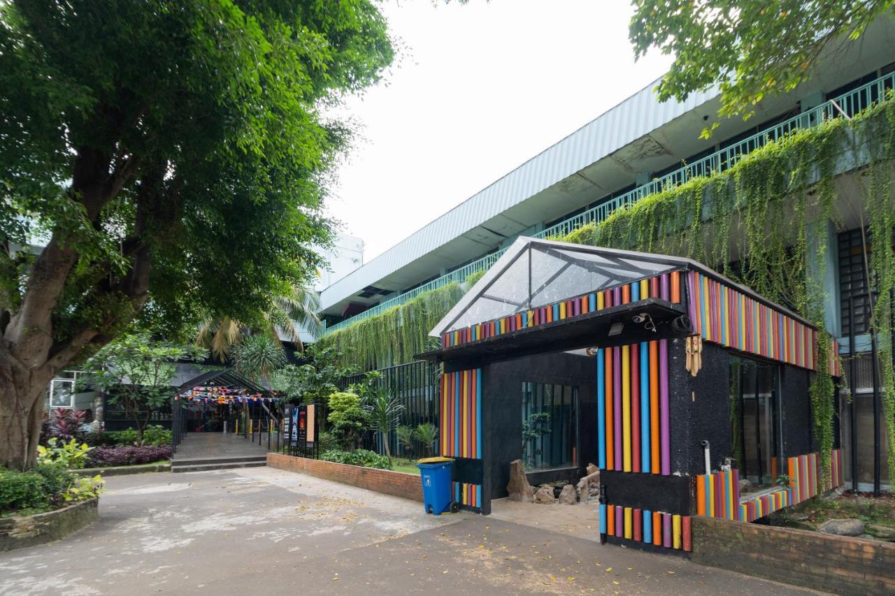 Reddoorz Plus Near Kebayoran Baru Blok S Jakarta Kültér fotó